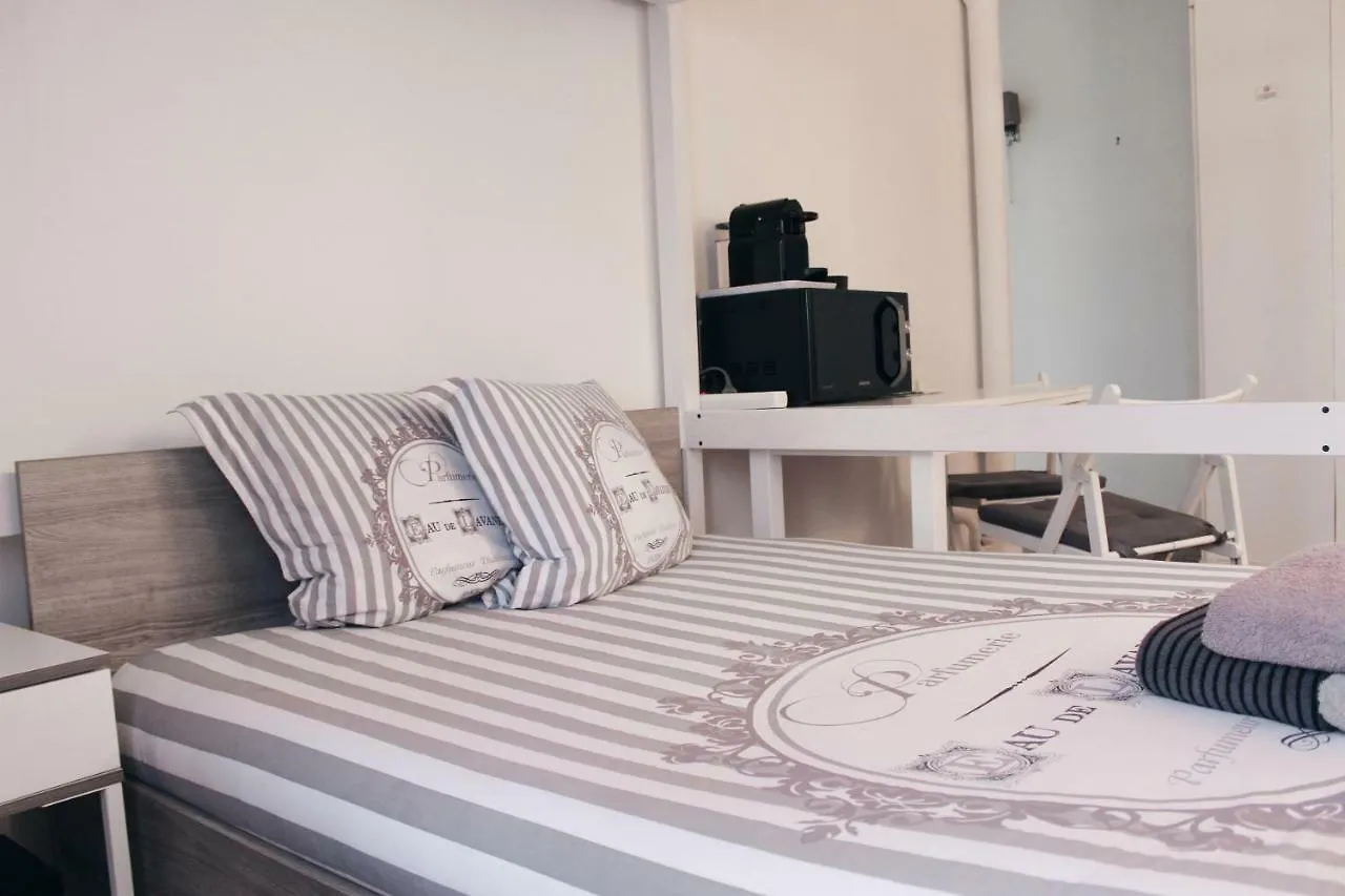 Ferienwohnung Parisian Flat Apartment Paris